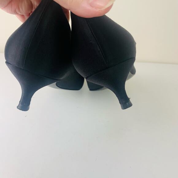 Stuart Weitzman Size 10 Poco Black Satin Pumps Kitten Heels Pointed Toe Classic - Picture 10 of 14